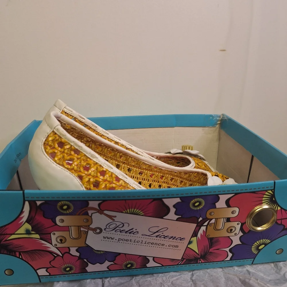 Poetic Licenses Of London Eegant Woven Peep-Toe Heel with Flower Size 8 Or Eur39